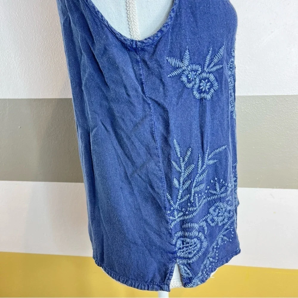 2/$25 Luna Moon Buckle Blue Chambray Denim Floral Boho Bohemian Western Tank Top - Picture 8 of 14